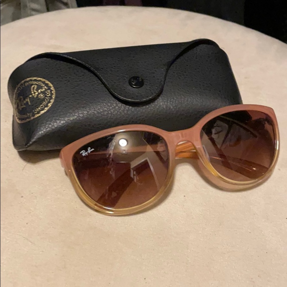 Light pink Ray-Ban sunglasses